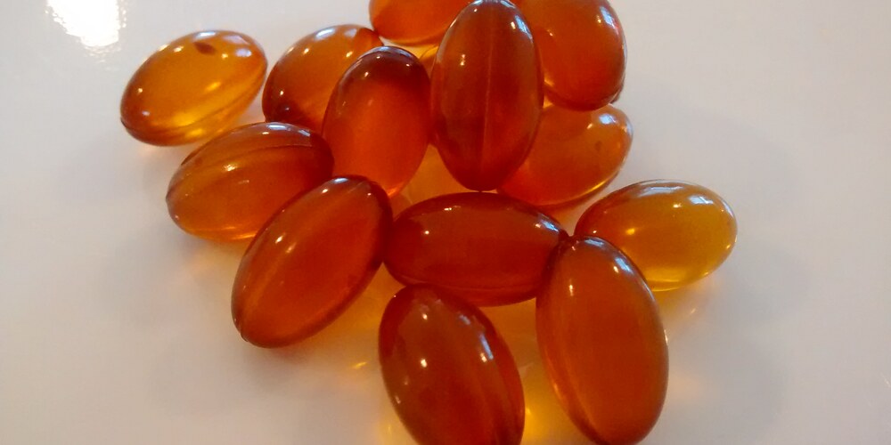 Generic dietary supplement capsules shown for illustration